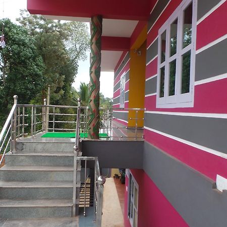 Iroomz Sri Vinayaka Comfort Virajpet Exterior foto