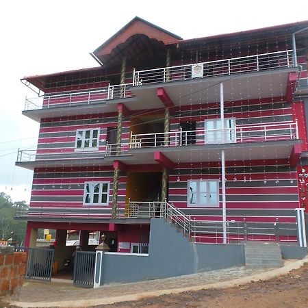 Iroomz Sri Vinayaka Comfort Virajpet Exterior foto