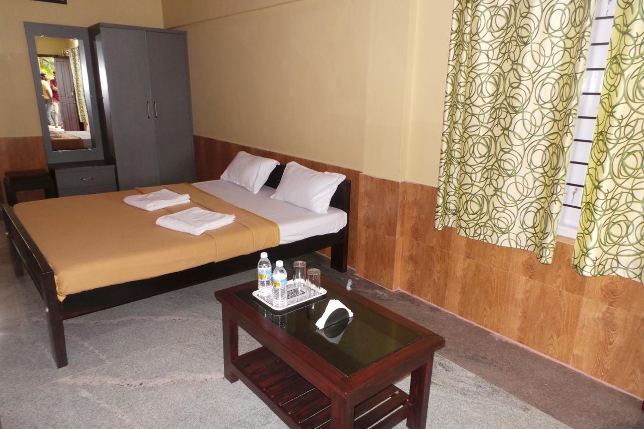 Iroomz Sri Vinayaka Comfort Virajpet Exterior foto
