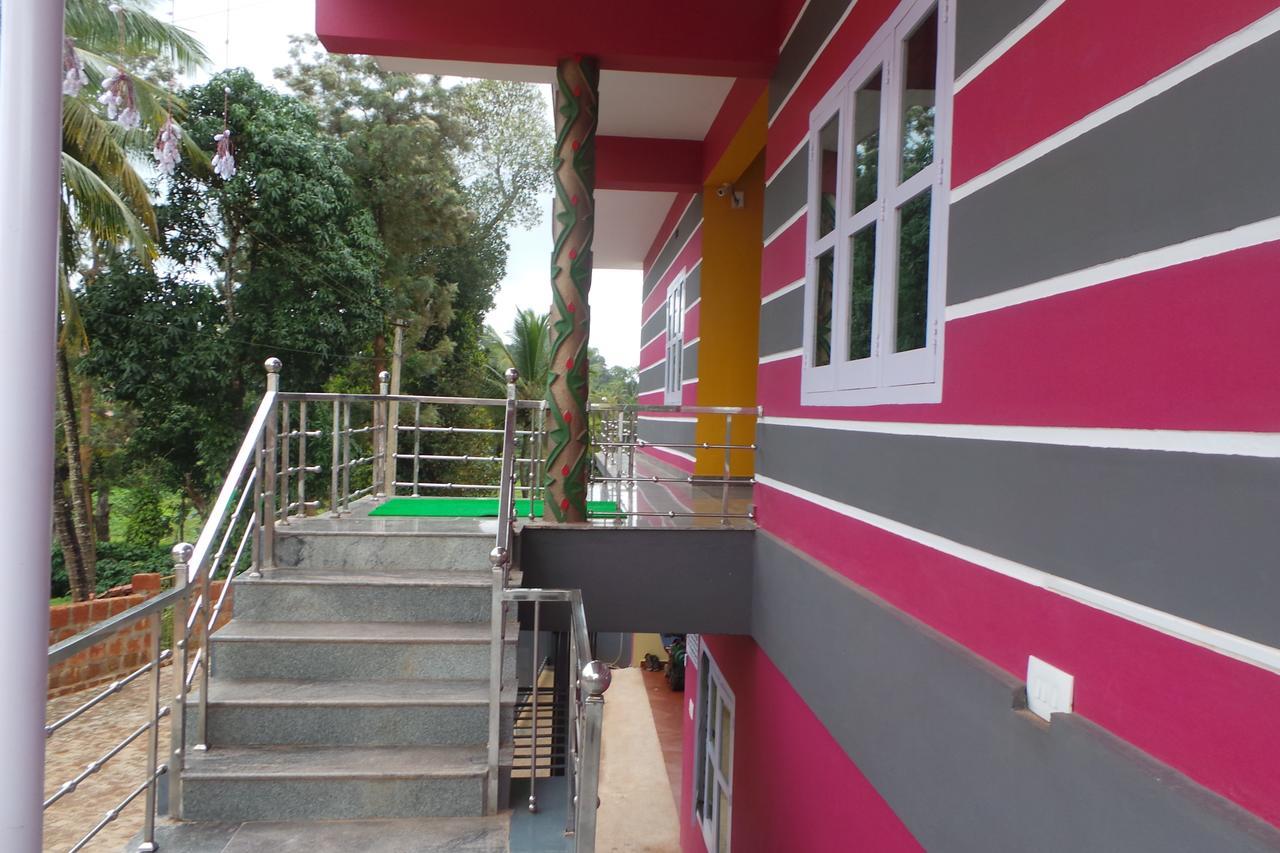 Iroomz Sri Vinayaka Comfort Virajpet Exterior foto