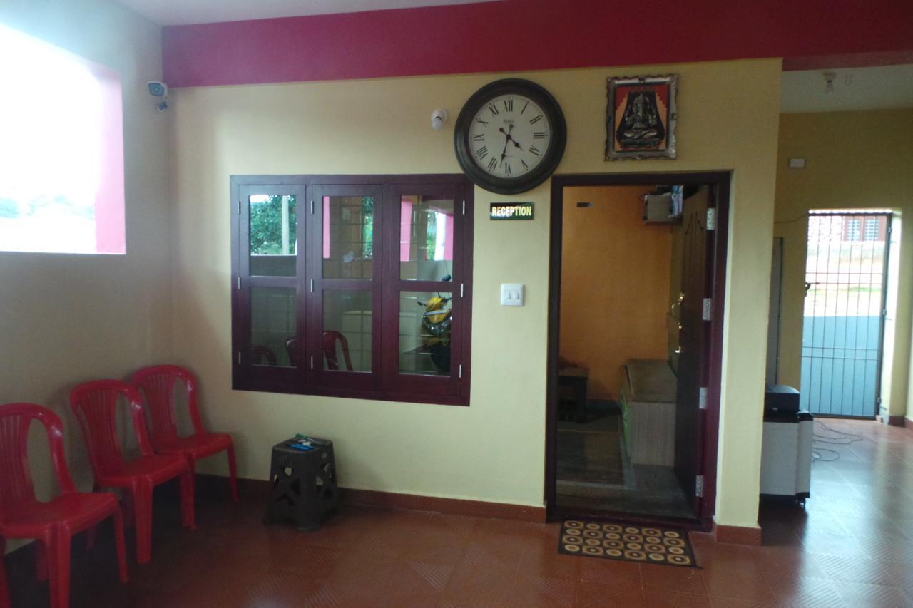 Iroomz Sri Vinayaka Comfort Virajpet Exterior foto