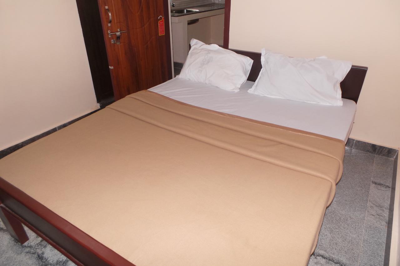 Iroomz Sri Vinayaka Comfort Virajpet Exterior foto