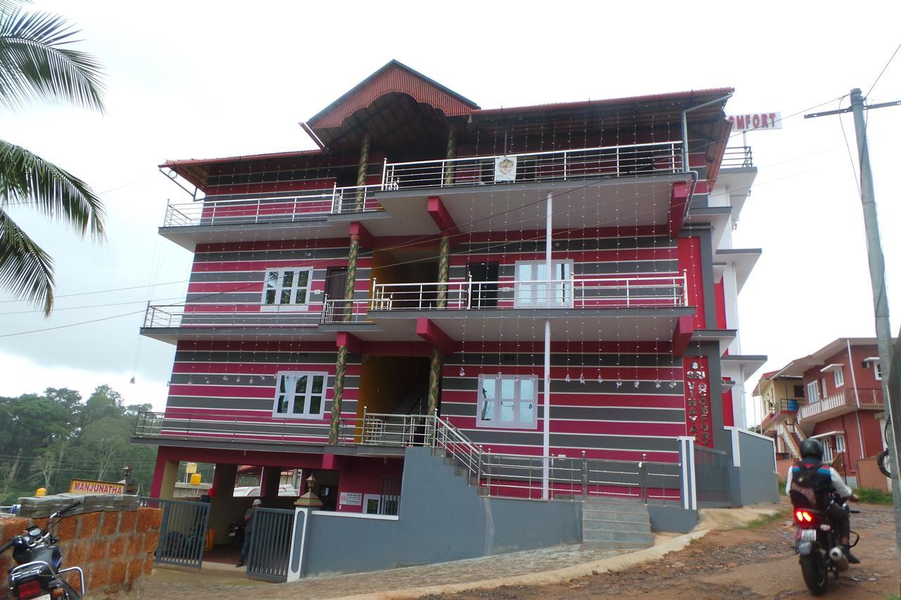Iroomz Sri Vinayaka Comfort Virajpet Exterior foto