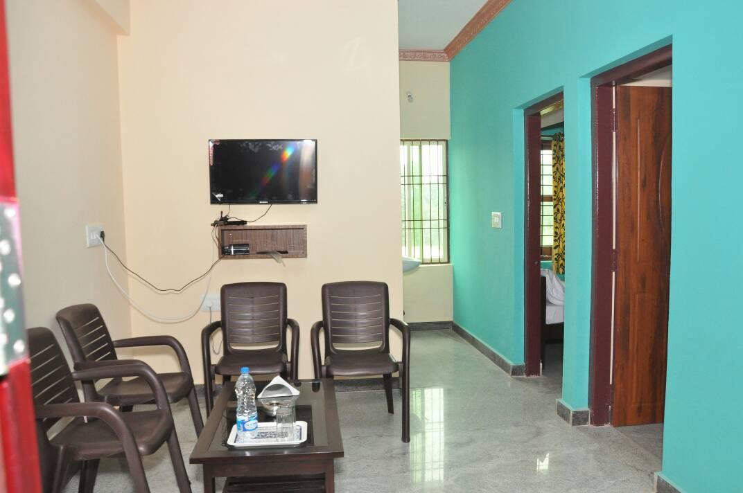 Iroomz Sri Vinayaka Comfort Virajpet Exterior foto