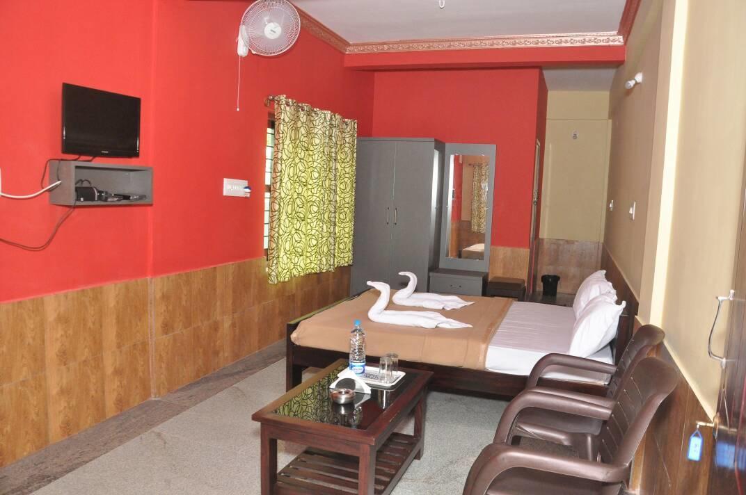 Iroomz Sri Vinayaka Comfort Virajpet Exterior foto