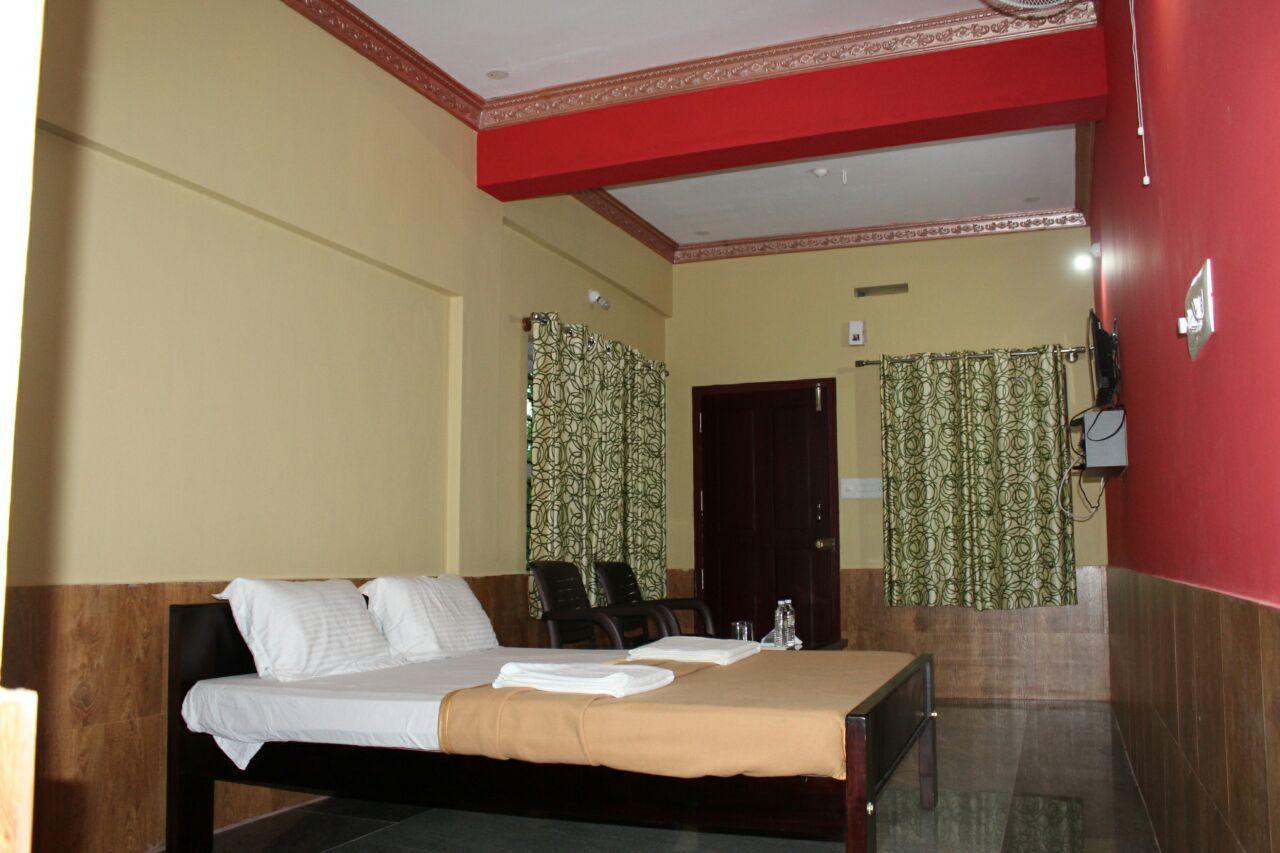 Iroomz Sri Vinayaka Comfort Virajpet Exterior foto