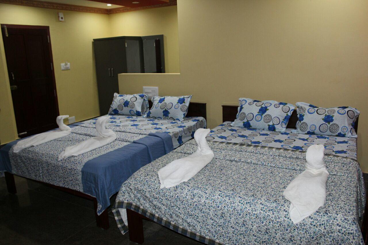 Iroomz Sri Vinayaka Comfort Virajpet Exterior foto