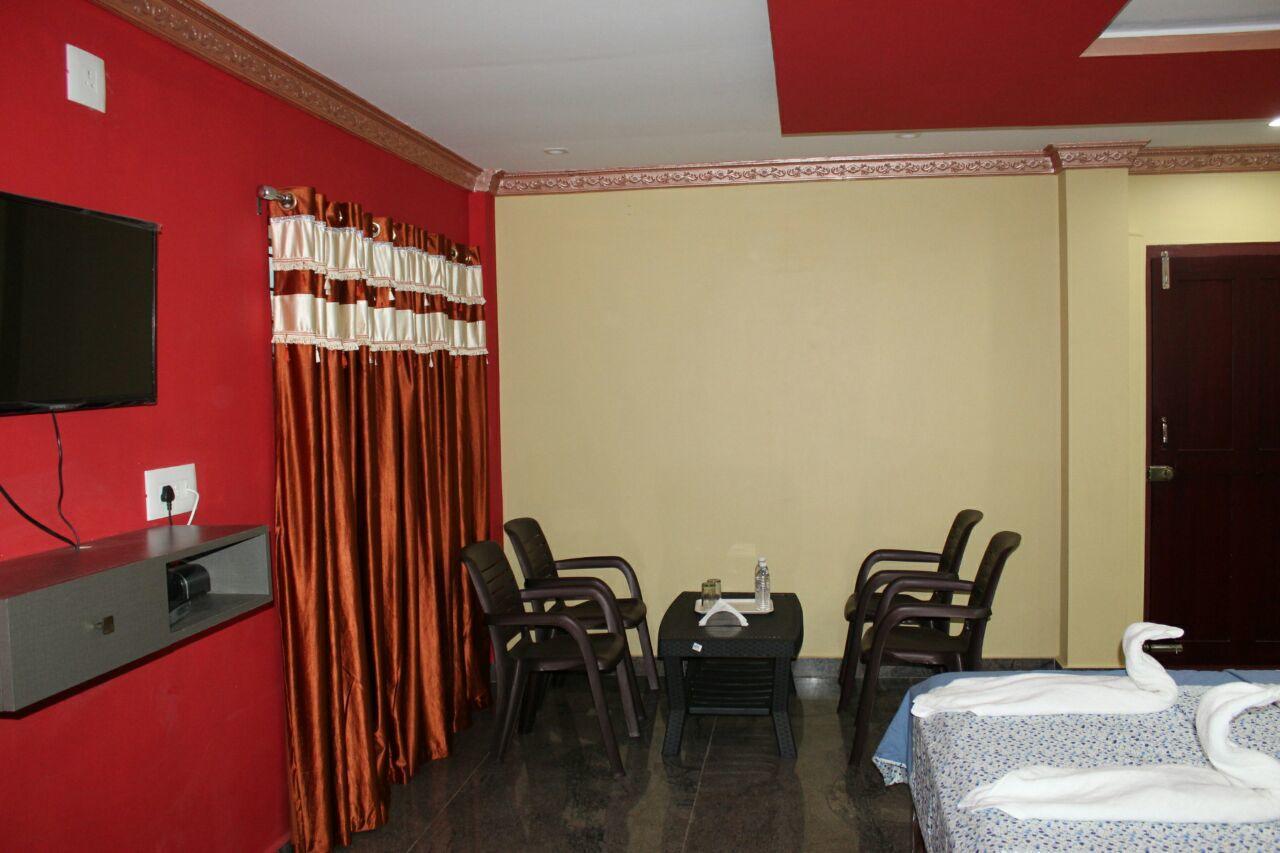 Iroomz Sri Vinayaka Comfort Virajpet Exterior foto