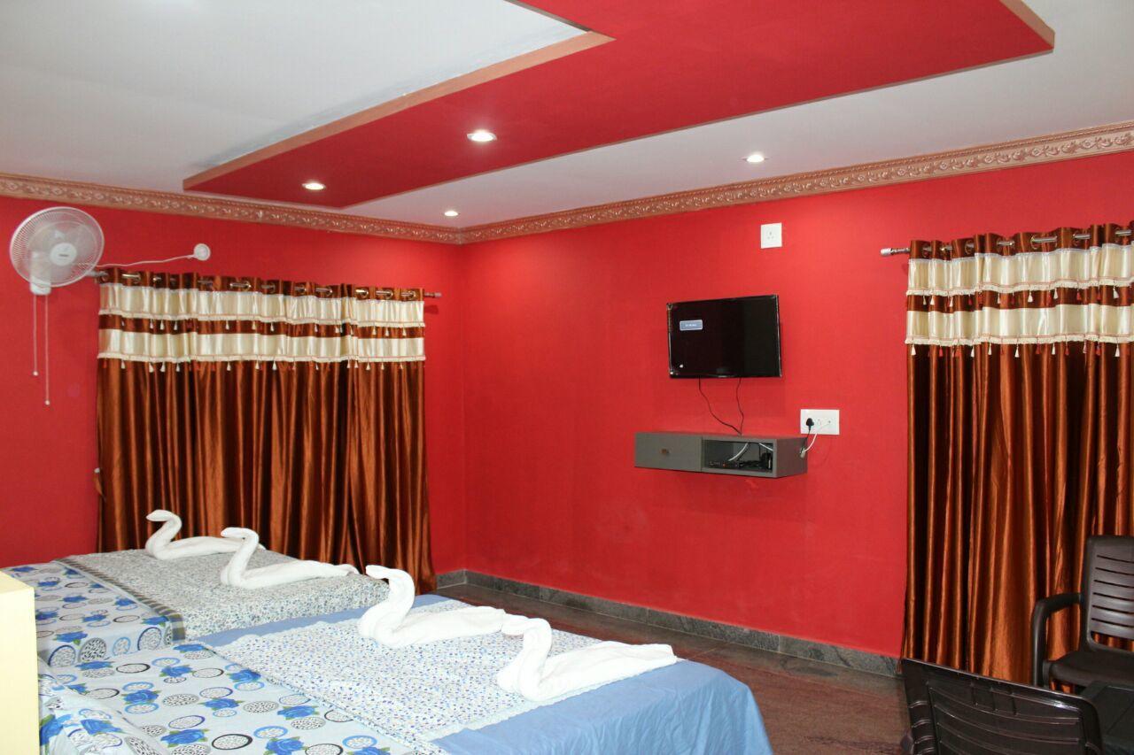 Iroomz Sri Vinayaka Comfort Virajpet Exterior foto