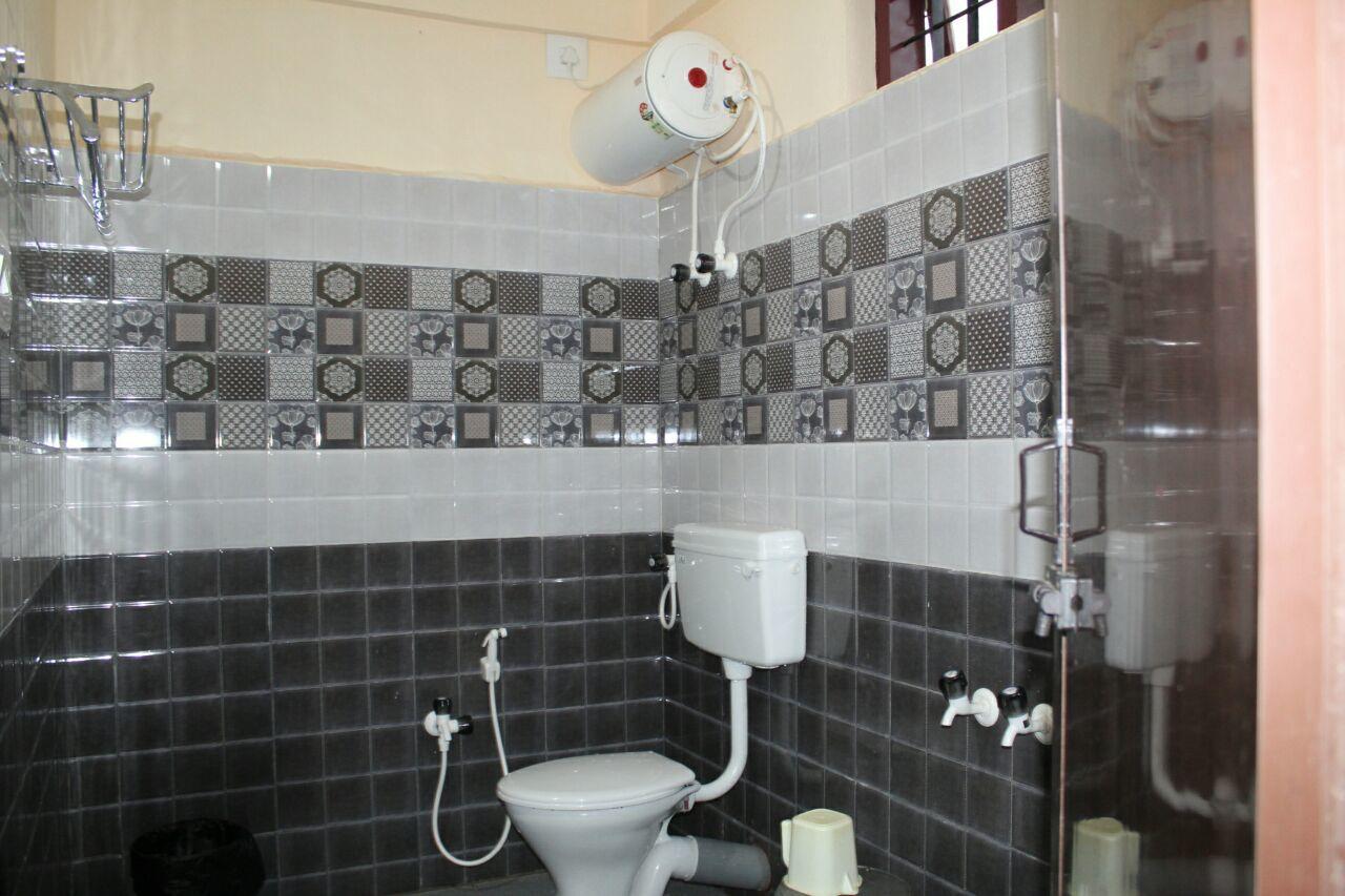 Iroomz Sri Vinayaka Comfort Virajpet Exterior foto