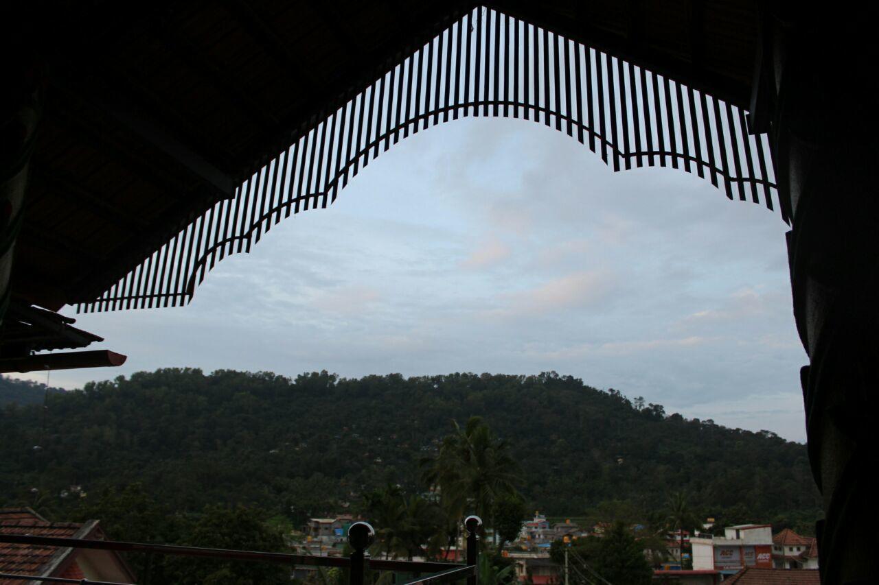 Iroomz Sri Vinayaka Comfort Virajpet Exterior foto