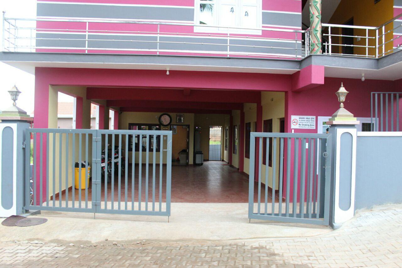Iroomz Sri Vinayaka Comfort Virajpet Exterior foto