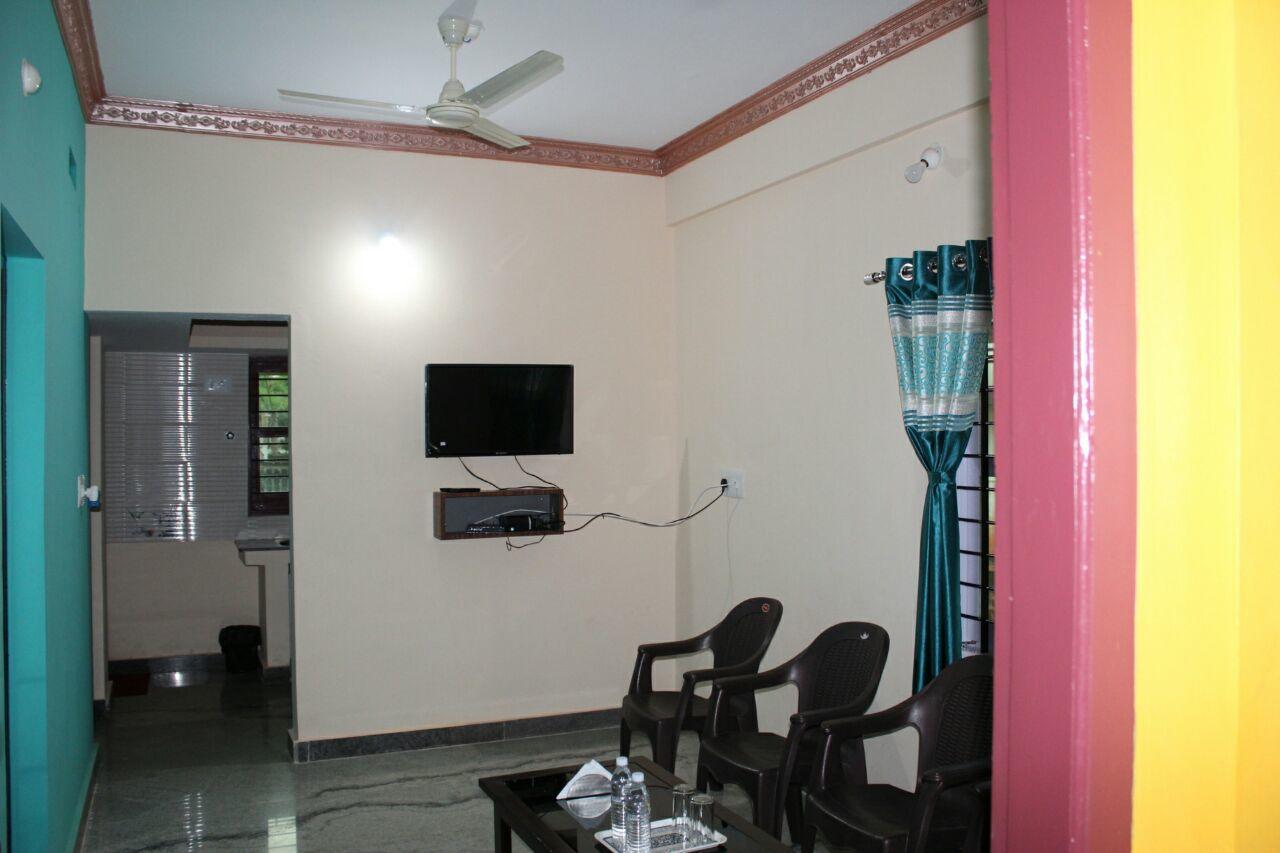 Iroomz Sri Vinayaka Comfort Virajpet Exterior foto